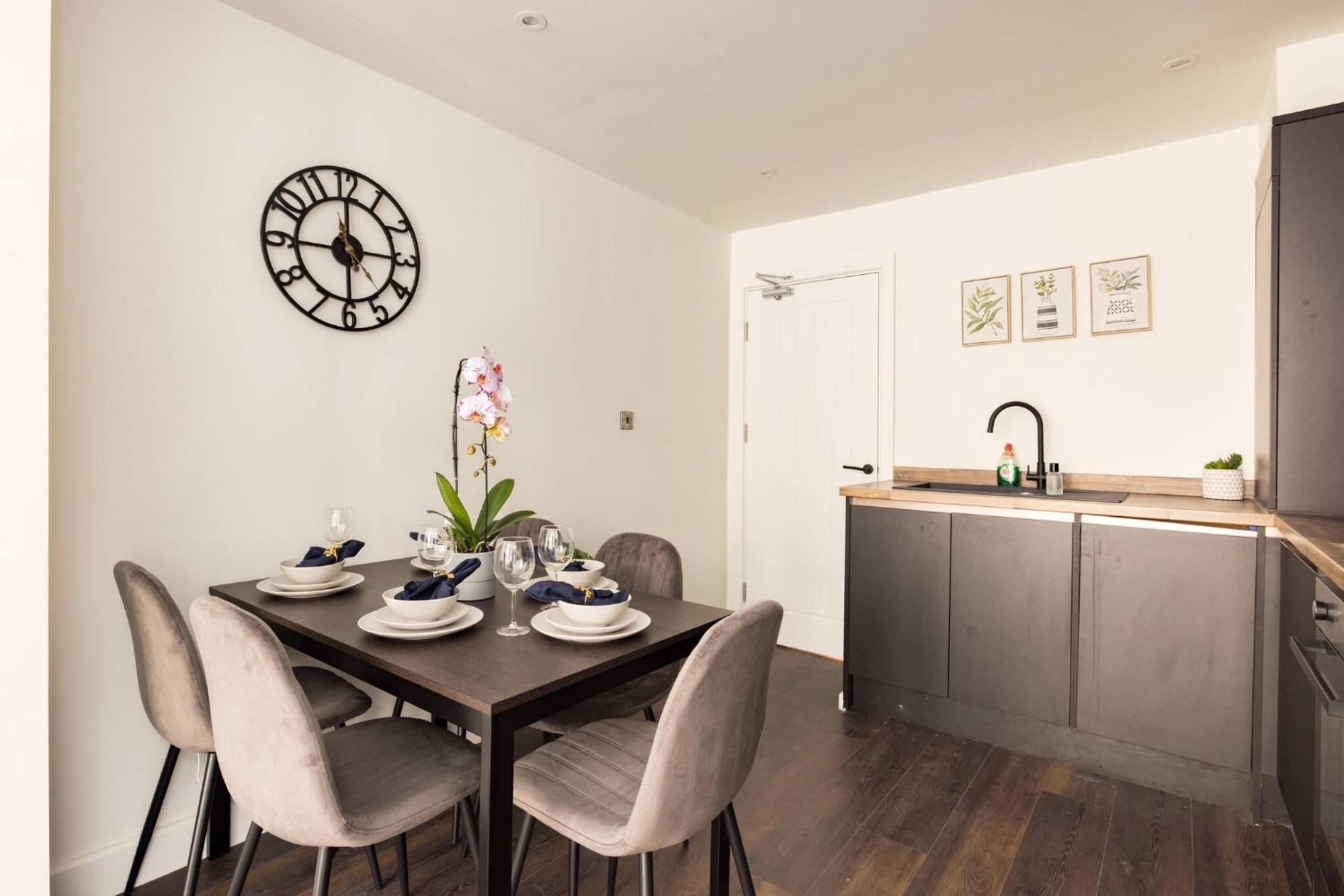 Wild Roses Serviced - Chelsea London