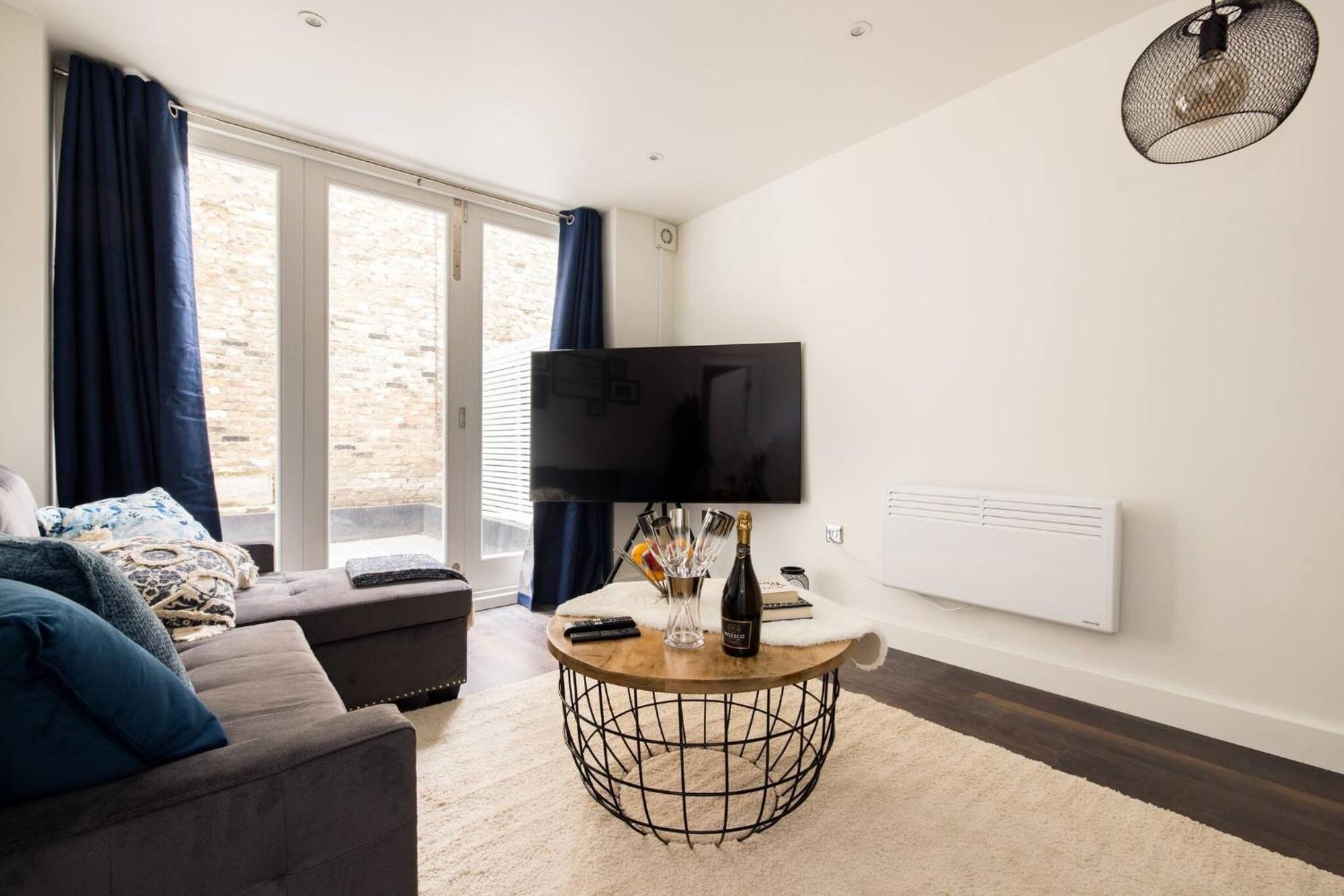 Wild Roses Serviced - Chelsea Apartment London