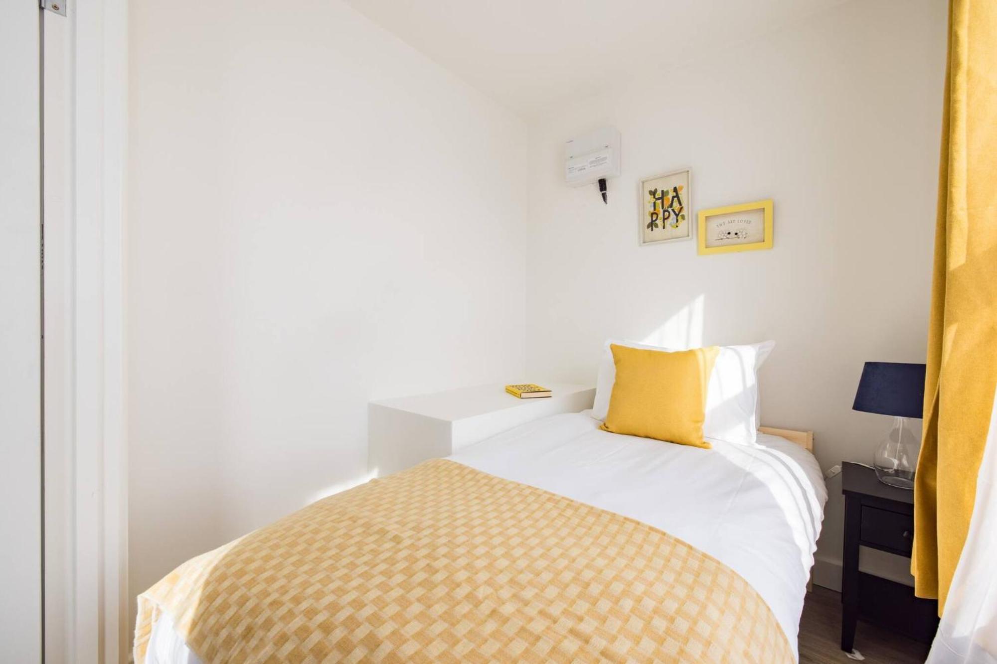 Wild Roses Serviced - Chelsea Apartment *