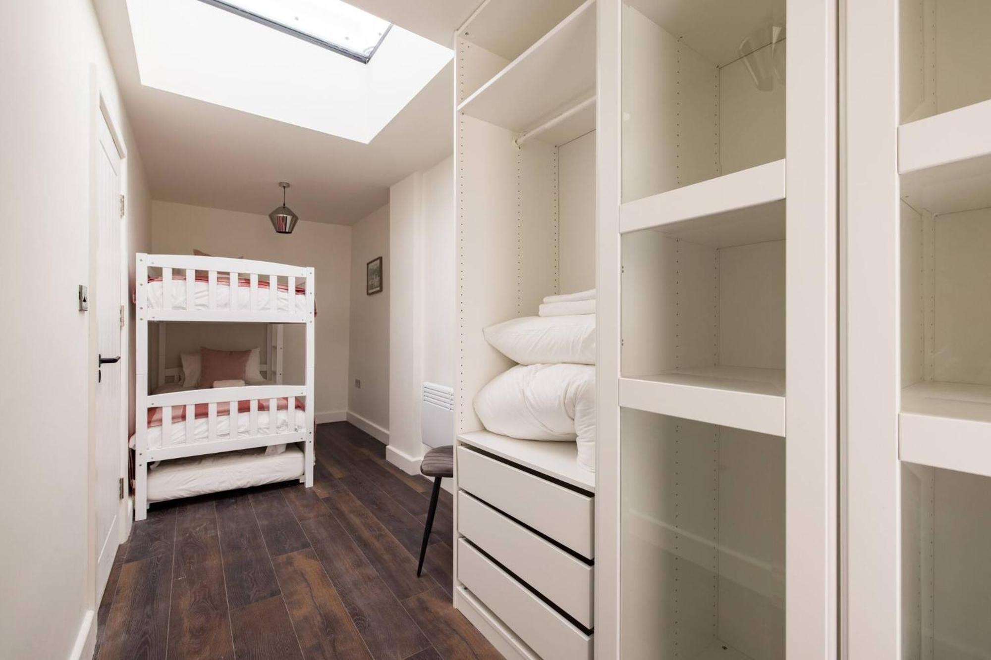 Wild Roses Serviced - Chelsea Apartment London
