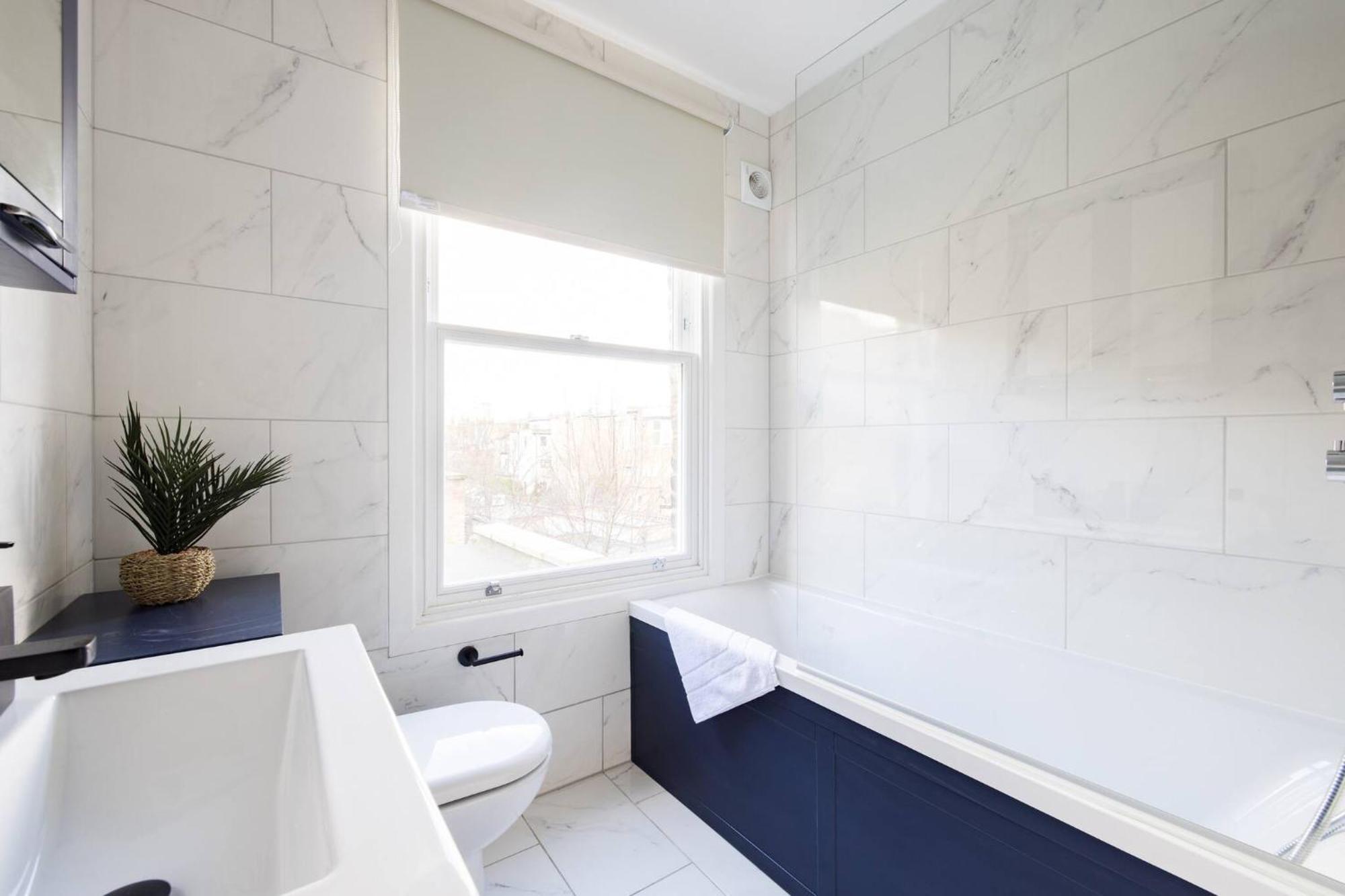 Wild Roses Serviced - Chelsea Apartment *