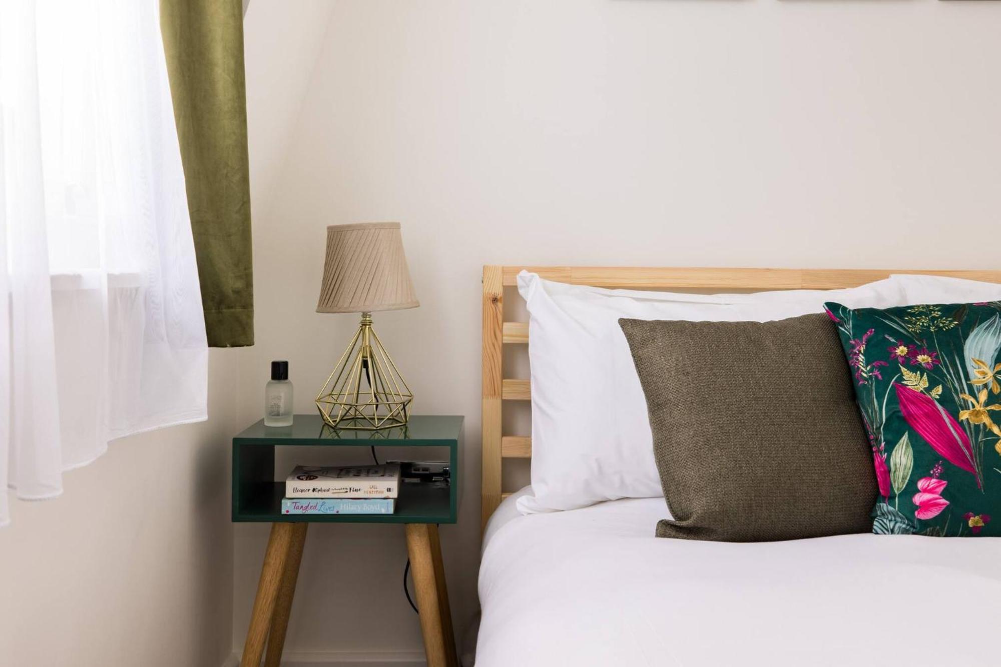 Wild Roses Serviced - Chelsea * London