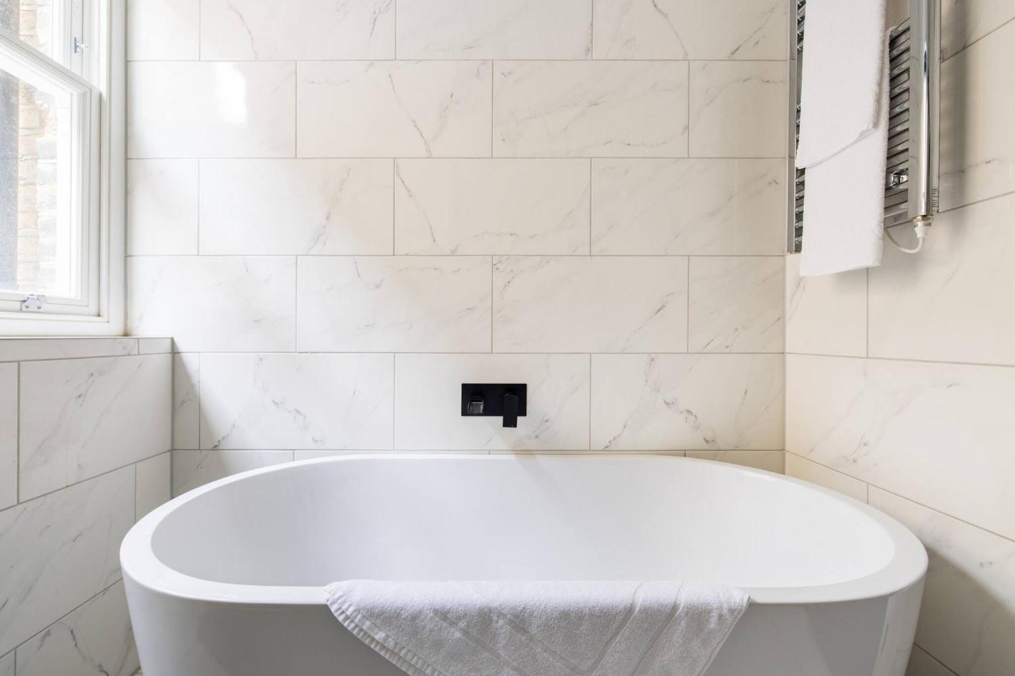 Wild Roses Serviced - Chelsea Apartment