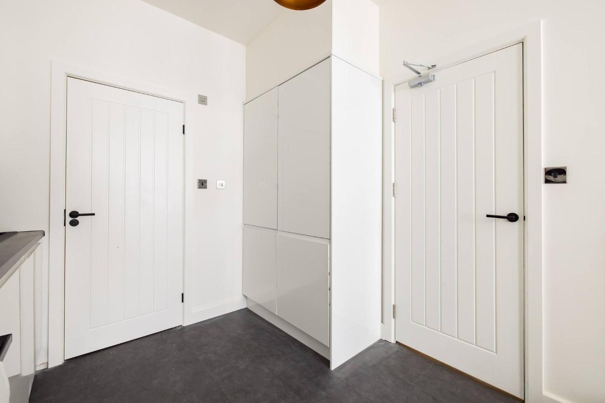 Wild Roses Serviced - Chelsea Apartment