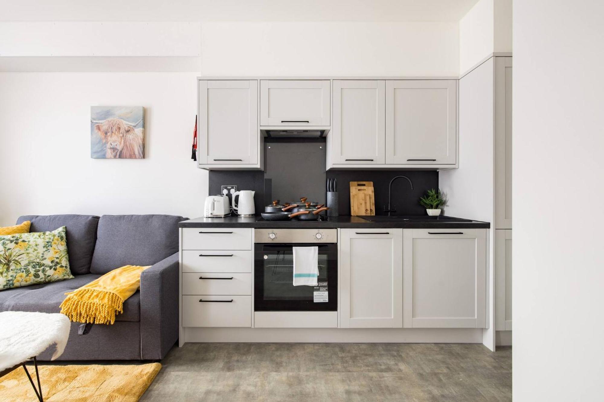 Wild Roses Serviced - Chelsea Apartment London