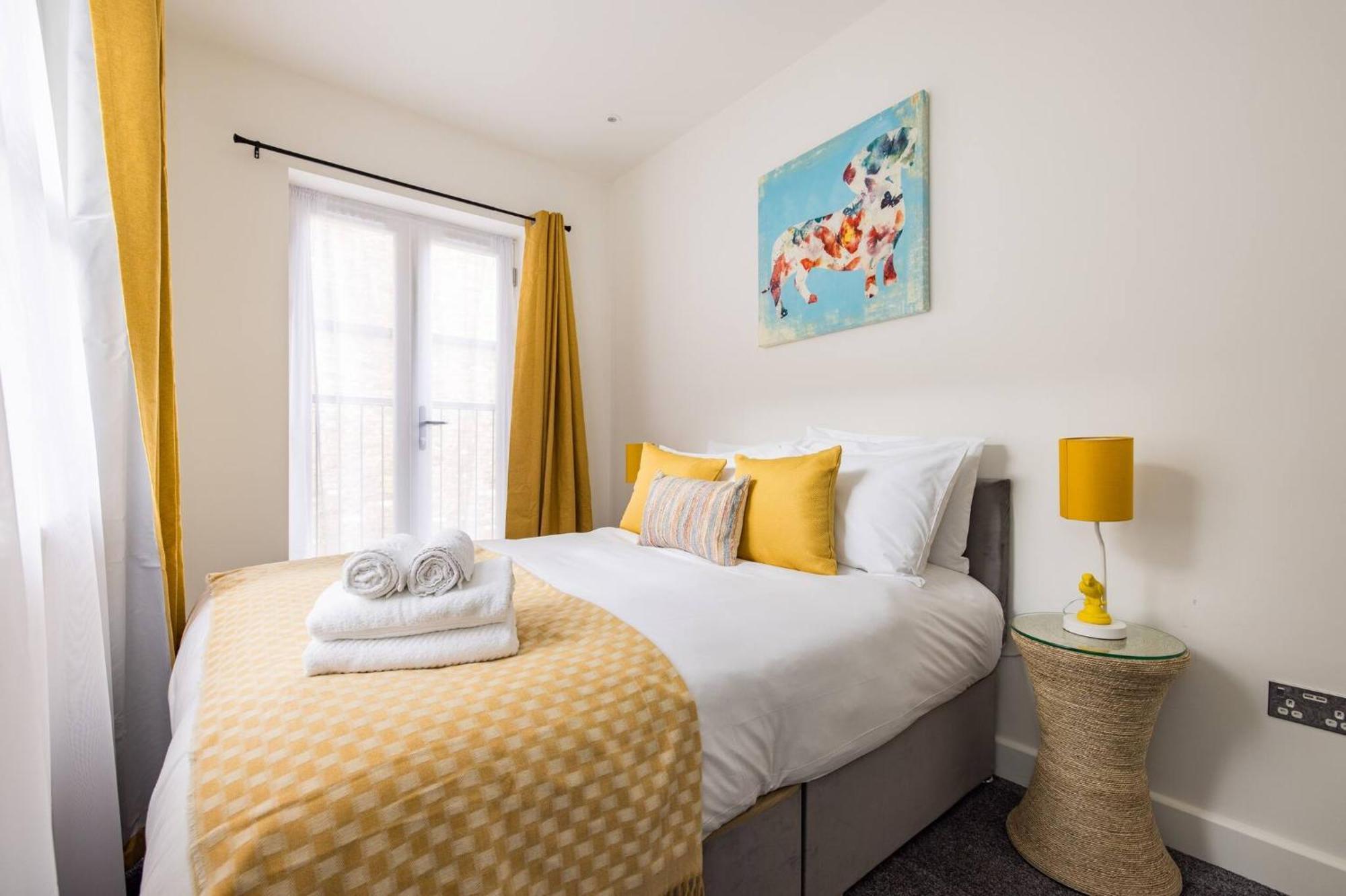 Wild Roses Serviced - Chelsea Apartment London